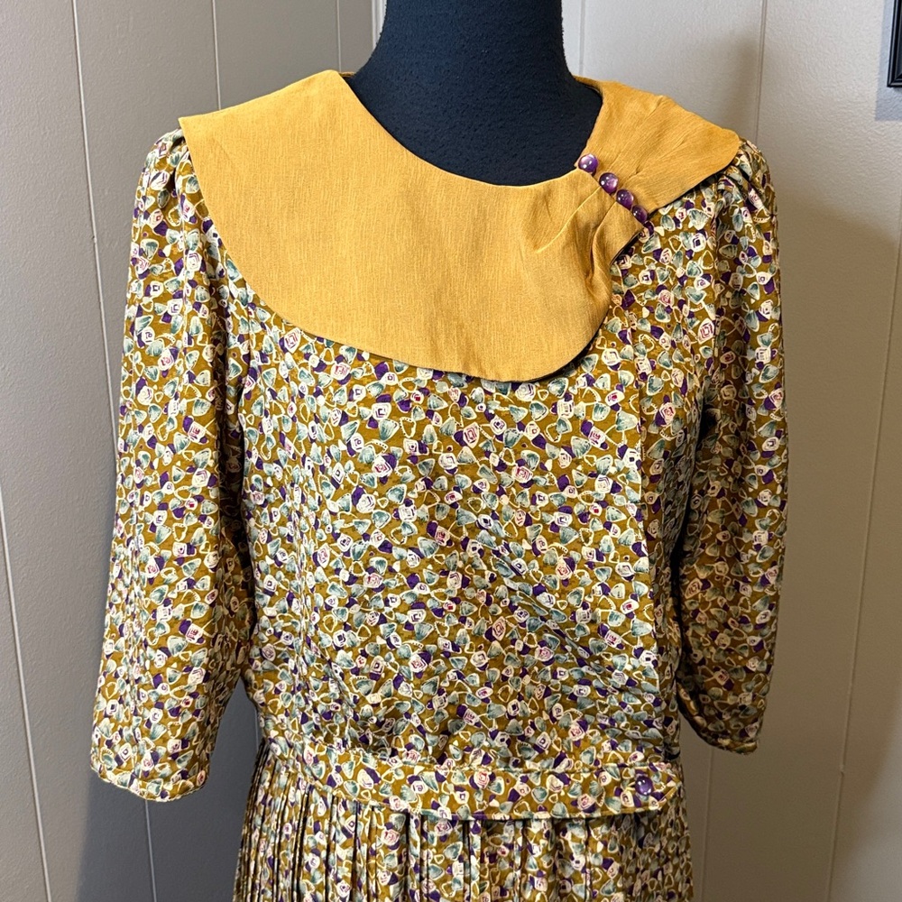 B14 Women’s Chic Abstract Print Blouse and Midi Skirt - Picture 5 of 9